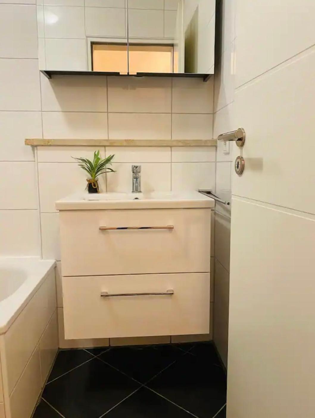 City Flat 8 อินโกลชตัดต์ ภายนอก รูปภาพ